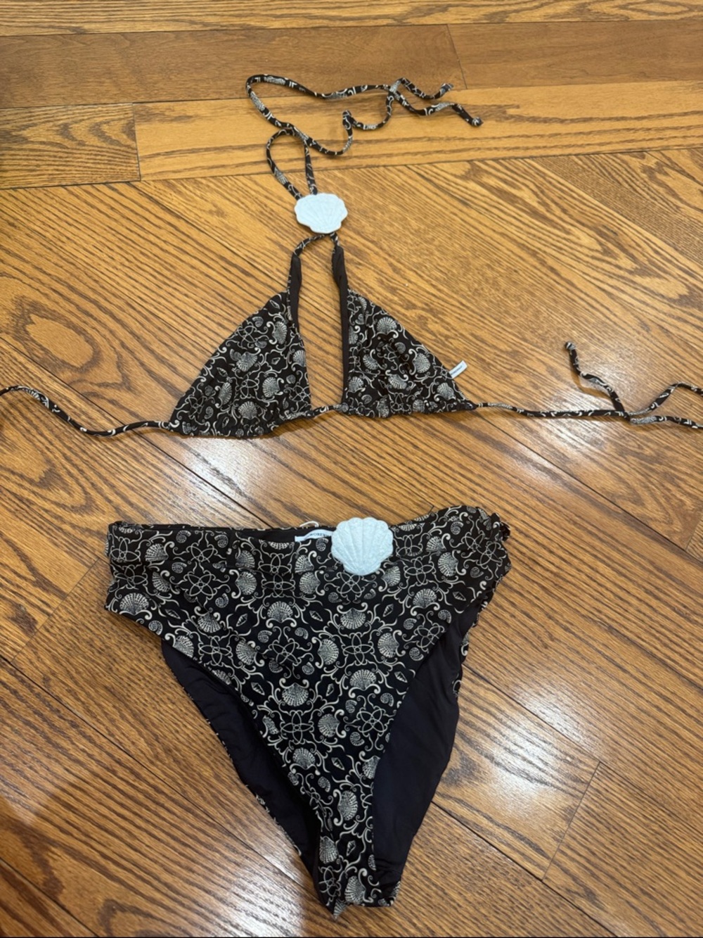 WeWoreWhat Black and Cream Paisley Shell Accent Bikini